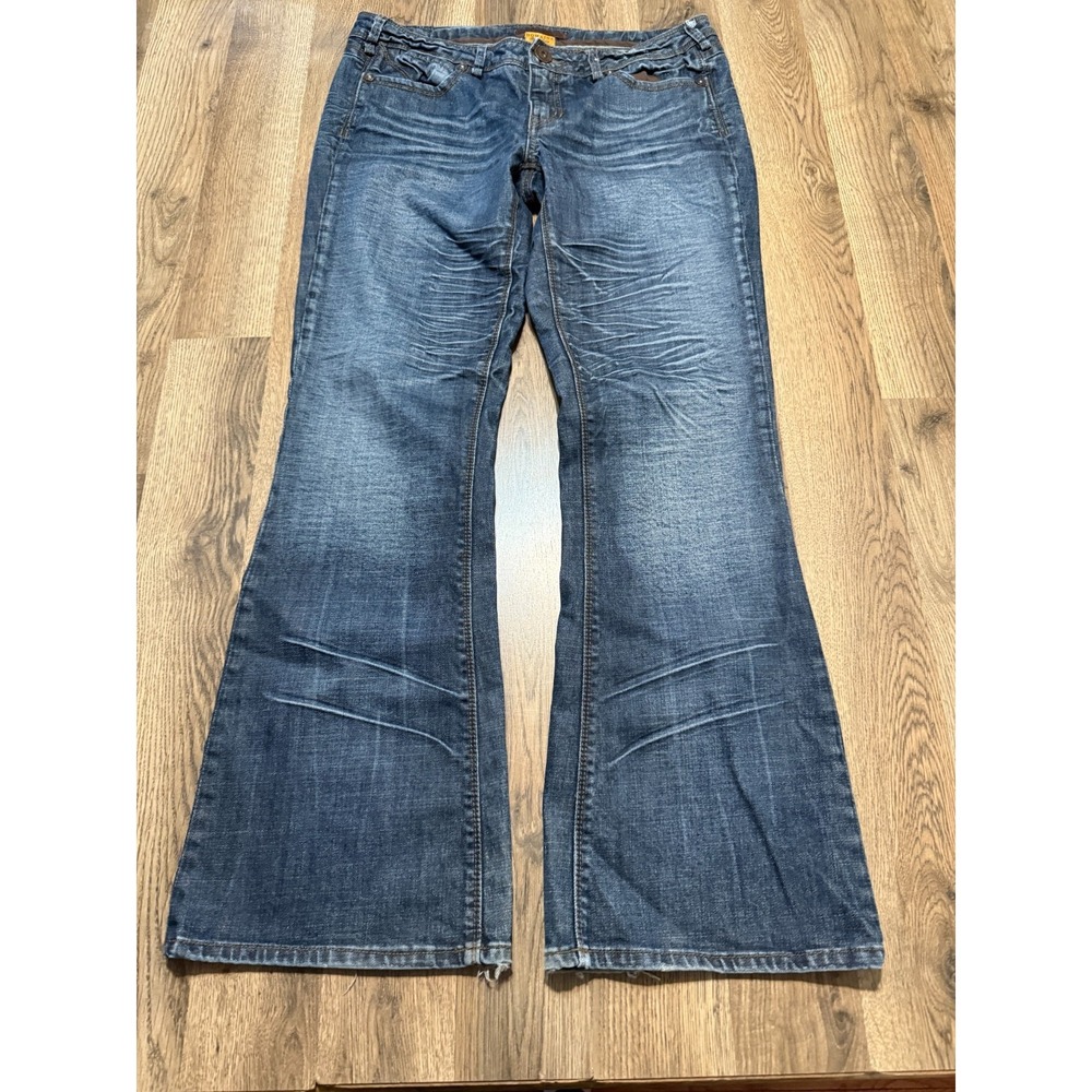 Domaine Jeans, Women's Size 32, Blue, Denim, Flared-Leg, Medium Wash, Low Rise